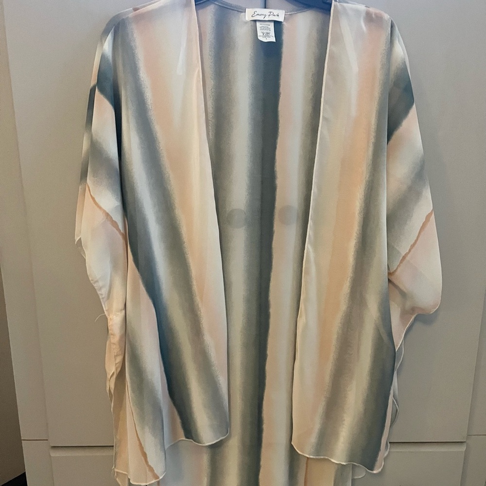 Emory Park Gray and White Kimono